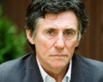 Gabriel Byrne in Los 33