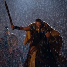 Hercules: La leggenda ha inizio, Kellan Lutz a cavallo attacca il nemico