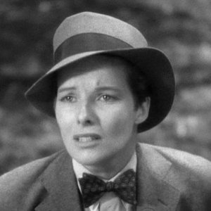 Katharine Hepburn en travesti de Il diavolo è femmina