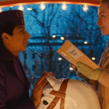 The Grand Budapest Hotel: Saoirse Ronan e Tony Revolori in una scena