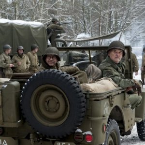 The Monuments Men: Bill Murray e Bob Balaban su una jeep militare