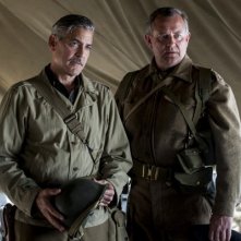 The Monuments Men: George Clooney e Hugh Bonneville in una scena