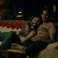 Looking - Frankie J. Alvarez e O-T Fagbenle nell'episodio Looking for Uncut.
