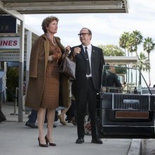 Saving Mr. Banks: Paul Giamatti con Emma Thompson in una scena