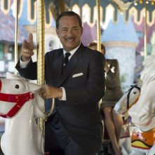 Saving Mr. Banks: Tom Hanks sorride sulla giostra in una scena del film