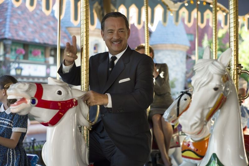 Saving Mr. Banks: Tom Hanks sorride sulla giostra in una scena del film