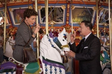 Saving Mr. Banks: Tom Hanks sulla giostra con Emma Thompson in una scena del film