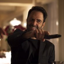 Smetto quando voglio: Neri Marcorè in una scena del film