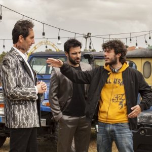 Smetto quando voglio: Paolo Calabresi ed Edoardo Leo sul set con il regista Sydney Sibilia