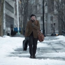 A proposito di Davis: Oscar Isaac nei panni di un cantautore folk in una scena del film