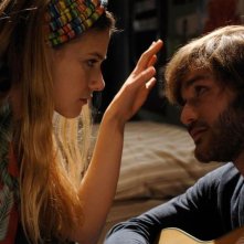 Sotto una buona stella: Tea Falco e Lorenzo Richelmy in un momento del film