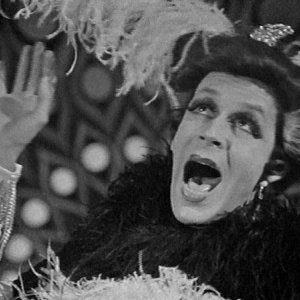 Felice chi è diverso: Paolo Poli in una scena del documentario