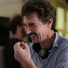 In grazia di Dio: Edoardo Winspeare sorridente sul set del film