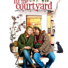 In the courtyard: la locandina internazionale