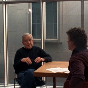 Is the Man Who Is Tall Happy?: Noam Chomsky e Michel Gondry sul set