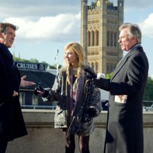 Non buttiamoci giù: Pierce Brosnan con Sam Neill e Imogen Poots in una scena
