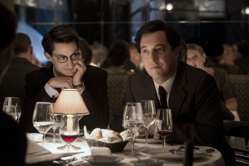 Yves Saint Laurent: Pierre Niney con Guillaume Gallienne in una scena del biopic