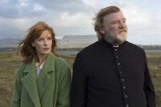 Calvario: Kelly Reilly e Brendan Gleeson in una scena