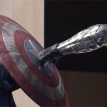 Captain America: The Winter Soldier: Chris Evans respinge l'attacco di Sebastian Stan
