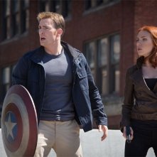 Captain America: The Winter Soldier - Scarlett Johansson e Chris Evans per la strada