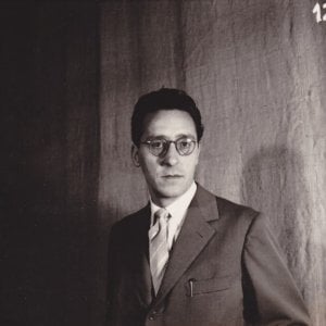 Enzo Ceragioli in sala d'incisione