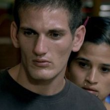 History of fear: Tatiana Giménez insieme a Jonathan Da Rosa in una scena