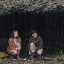 I you don't, I will: Emmanuelle Devos e Mathieu Amalric nella foresta in una scena del film