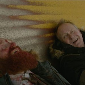 In Order of Disappearance: Stellan Skarsgård in una scena con Kristoffer Hivju