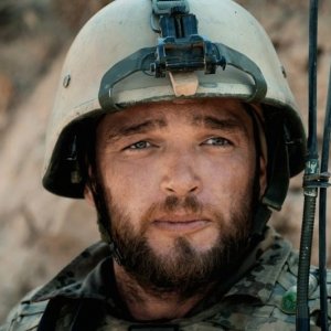 Inbetweens Worlds: Ronald Zehrfeld in un primo piano tratto dal film