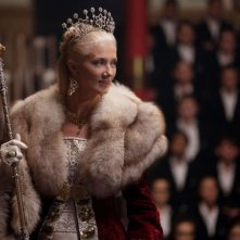 Joely Richardson è la Regina Tatiana nel film Vampire Academy
