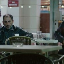 Stratos: Vangelis Mourikis e Yannis Anastasakis in una scena