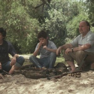 The third side of the river: Daniel Veronese insieme ad Alián Devetac e Dylan Agostini Vandenbosch in una scena