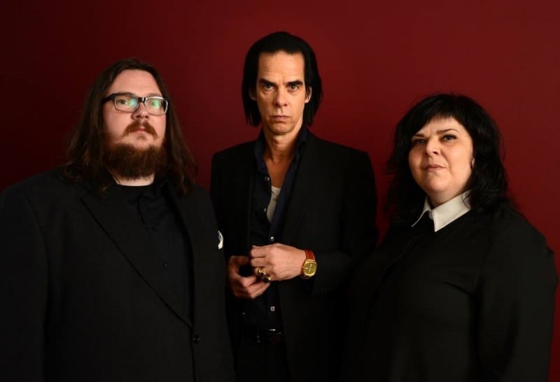 20,000 Days on Earth: Nick Cave in una foto promozionale con i registi Iain Forsyth e Jane Pollard