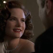 Jennifer Jason Leigh in una scena di Mister Hula Hoop