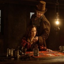 La bella e la bestia: Eduardo Noriega e Myriam Charleins in una scena