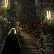 La bella e la bestia: Lea Seydoux (di spalle) in un momento del film