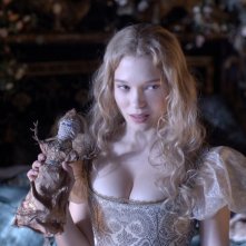 La bella e la bestia: Lea Seydoux in una scena tratta dal film fantastico