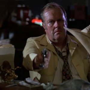 M. Emmet Walsh in una scena di Sangue facile