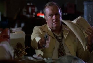M. Emmet Walsh in una scena di Sangue facile