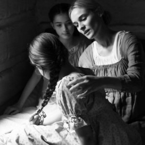 The Better Angels: Diane Kruger in una scena con Madison Stiltner e Lola Cook