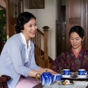 The Little House: Takako Matsu in una scena del film con Haru Kuroki