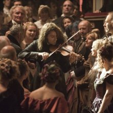Il violinista del diavolo: David Garrett tra il pubblico durante un'esibizione in una scena del film