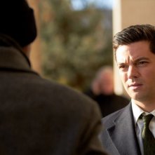 Un ragionevole dubbio: Samuel L. Jackson (di spalle) parla con Dominic Cooper in una scena del film