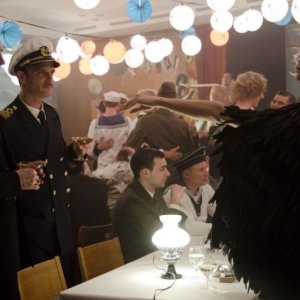 Der Kreis: Matthias Hungerbühler in una scena con Anatole Taubman e Babett Arens