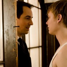 Der Kreis: Sven Schelker con Matthias Hungerbühler in una scena