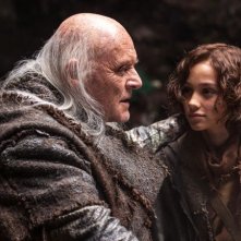 Noah: Anthony Hopkins in una scena insieme al giovane Gavin Casalegno