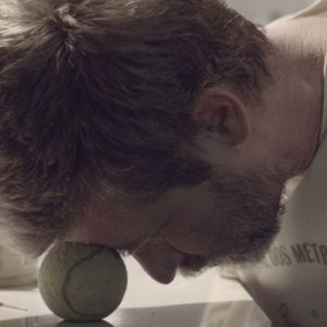 The Man of the Crowd: Paulo André in un momento di solitudine