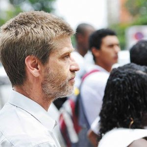 The Man of the Crowd: Paulo André tra la folla in una scena del film
