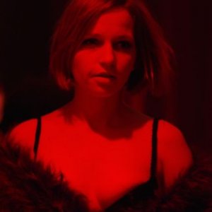 Top Girl oder La déformation professionelle: Julia Hummer in una scena 'a luci rosse' tratta dal film