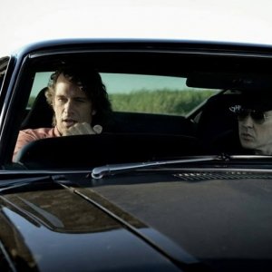 Drive Hard: John Cusack e Thomas Jane in macchina